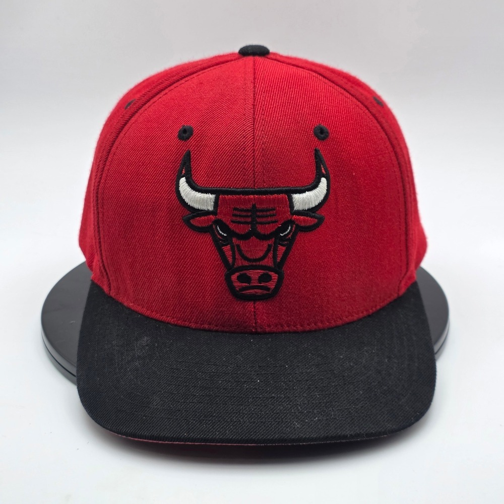 Chicago Bulls Mitchell & Ness Snapback Hat Red Black NBA Logo Adjustable Cap